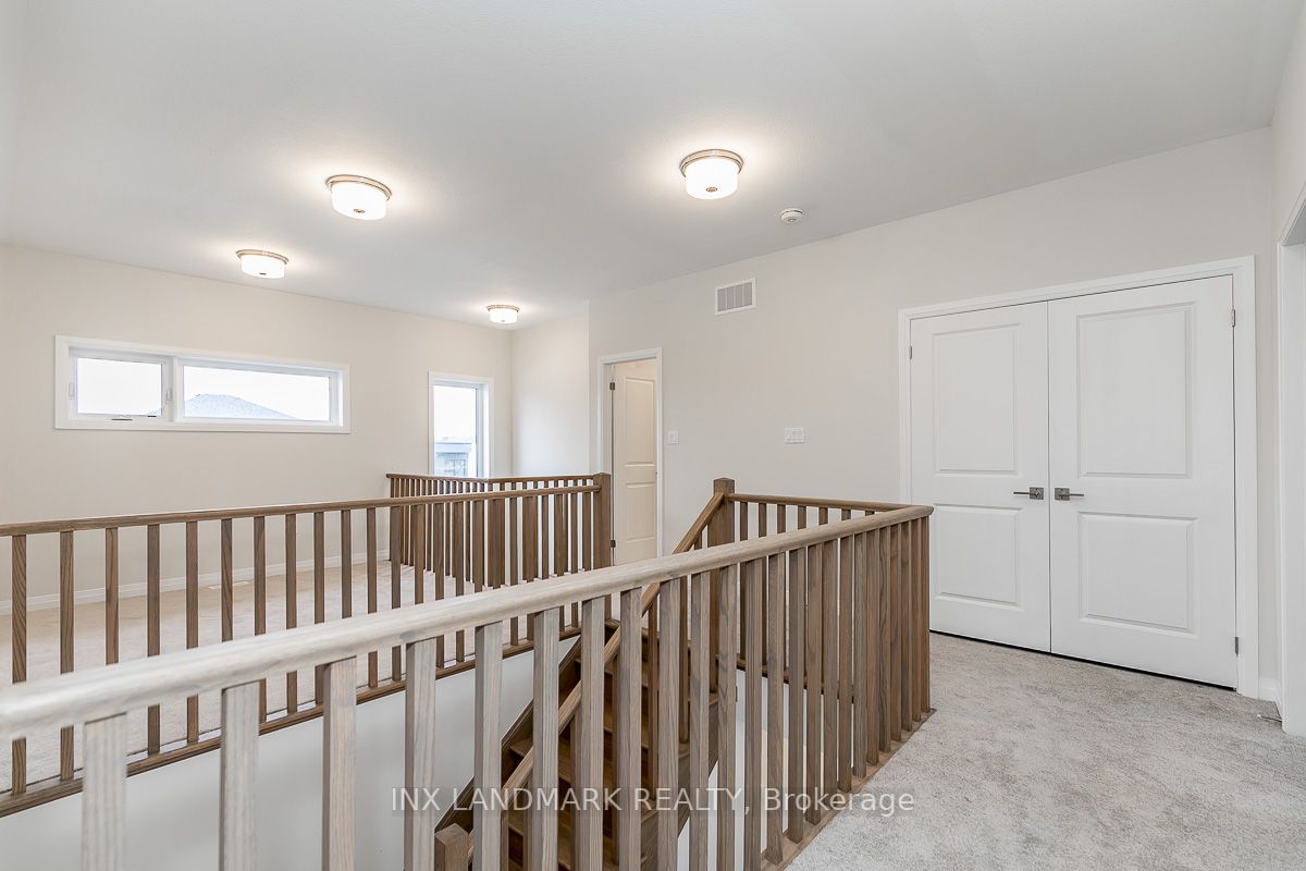 3772 Sunbank Cres