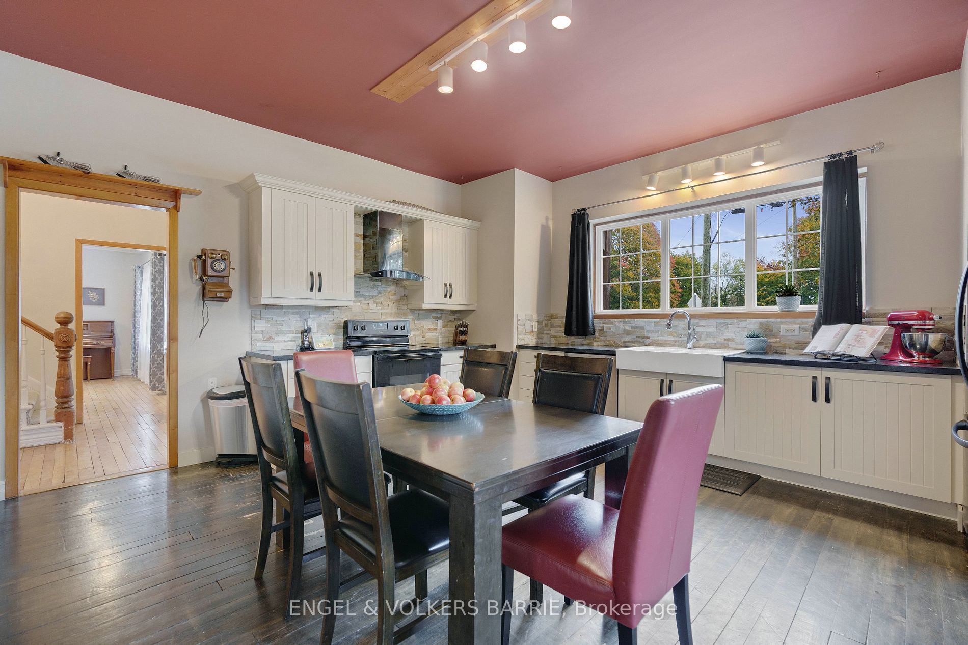 1186 Old Barrie Rd W