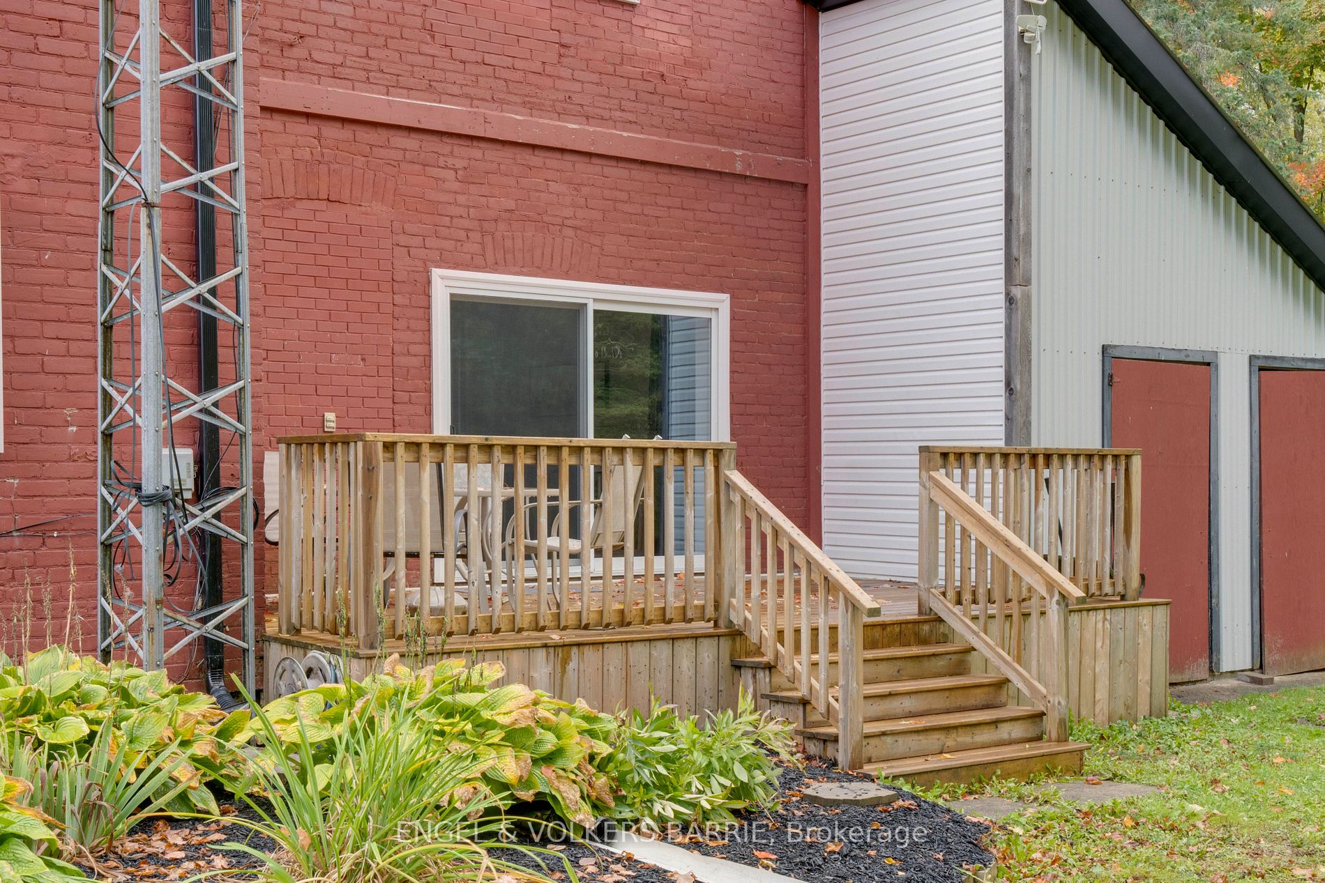 1186 Old Barrie Rd W