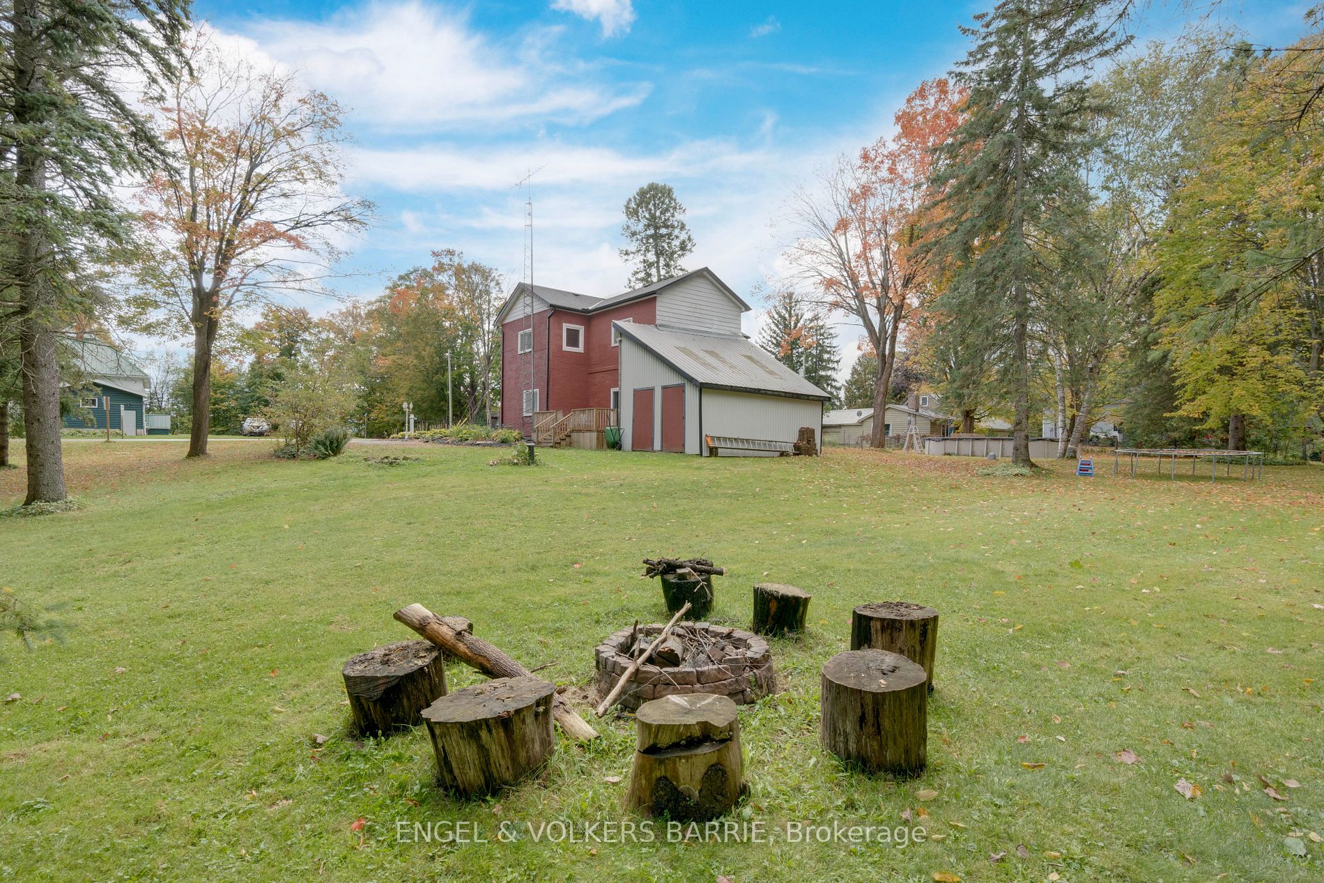 1186 Old Barrie Rd W