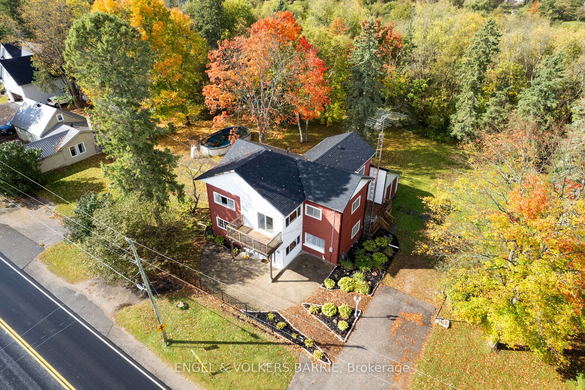 1186 Old Barrie Rd W