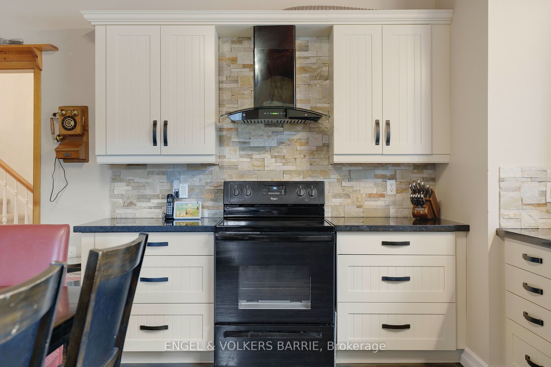 1186 Old Barrie Rd W