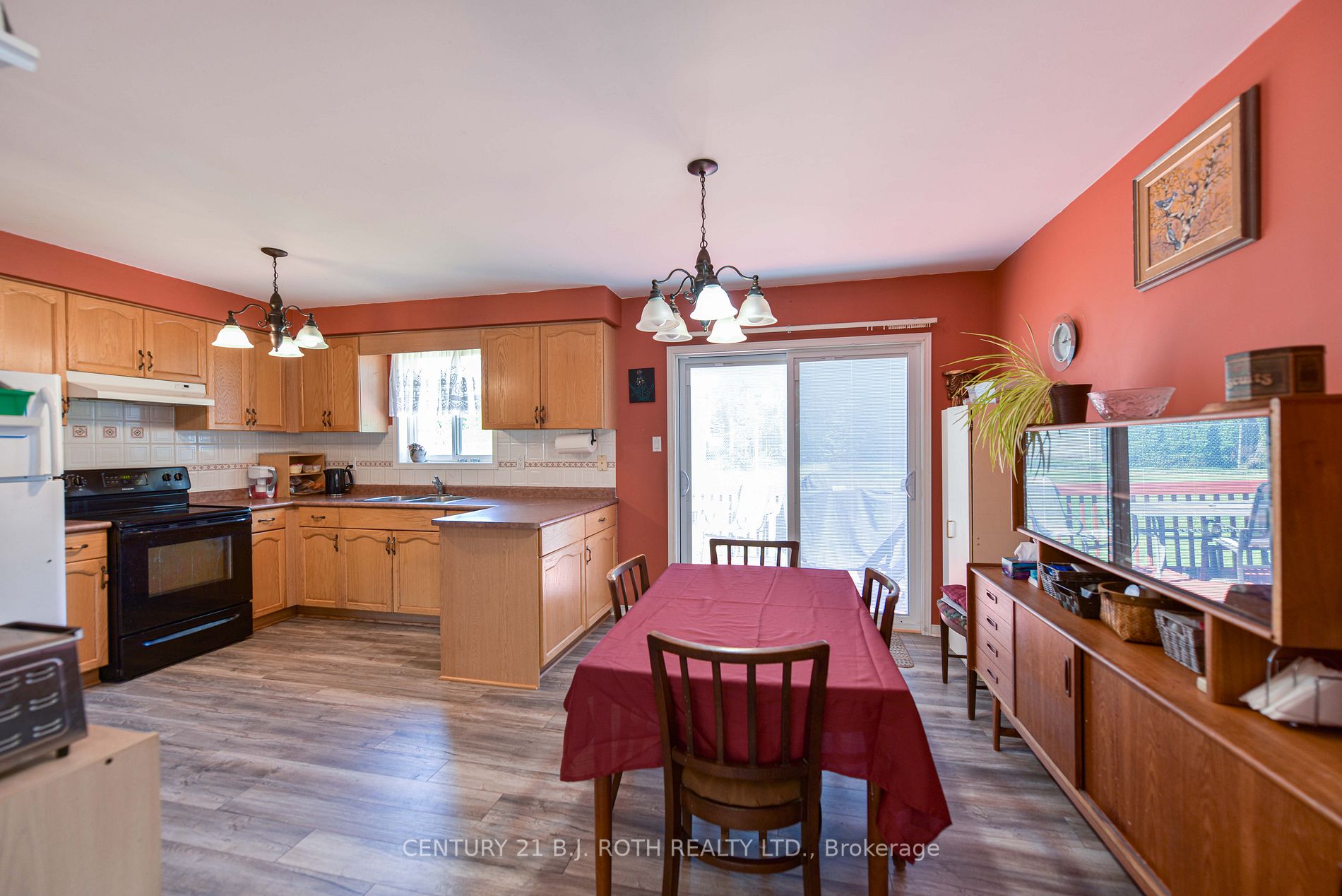 271 Collegiate Dr