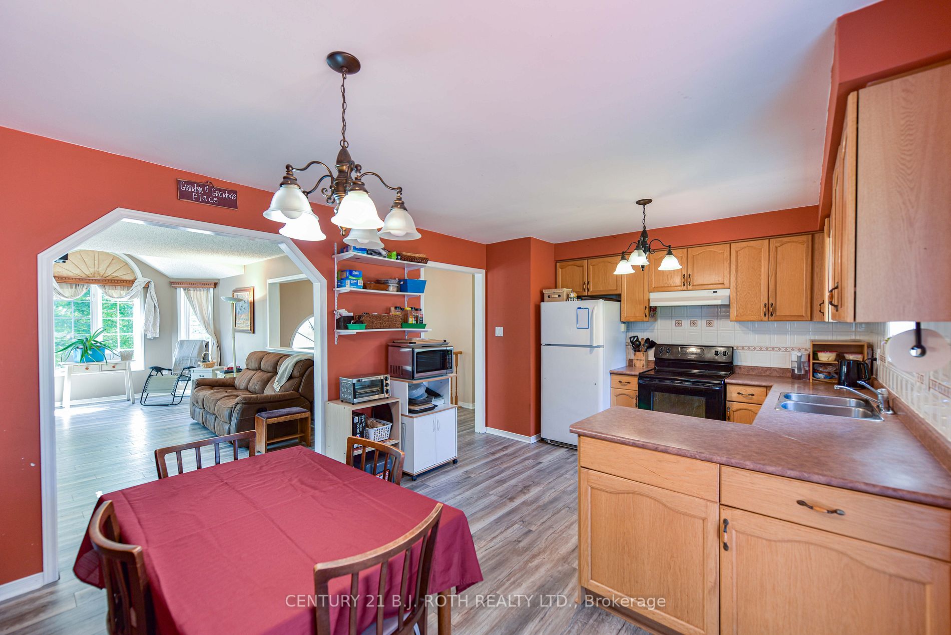 271 Collegiate Dr