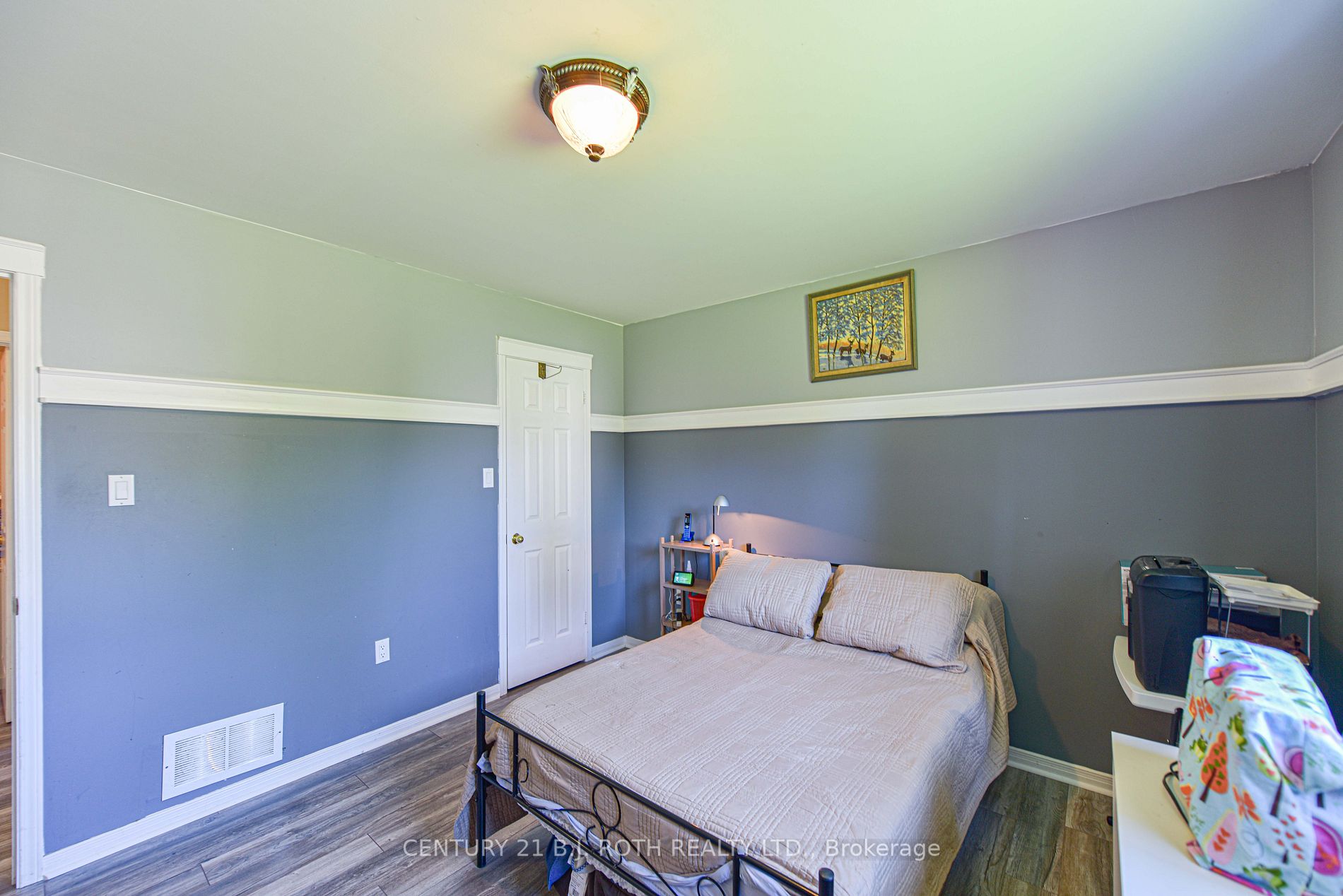 271 Collegiate Dr
