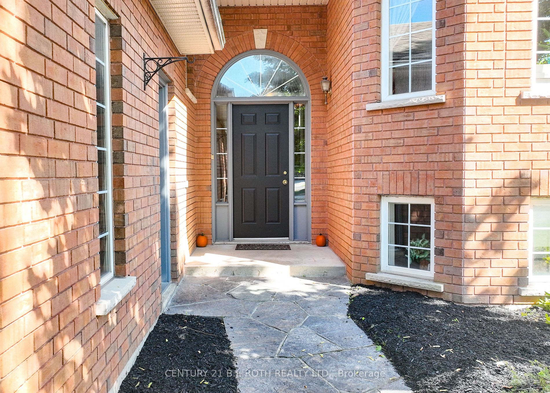 271 Collegiate Dr