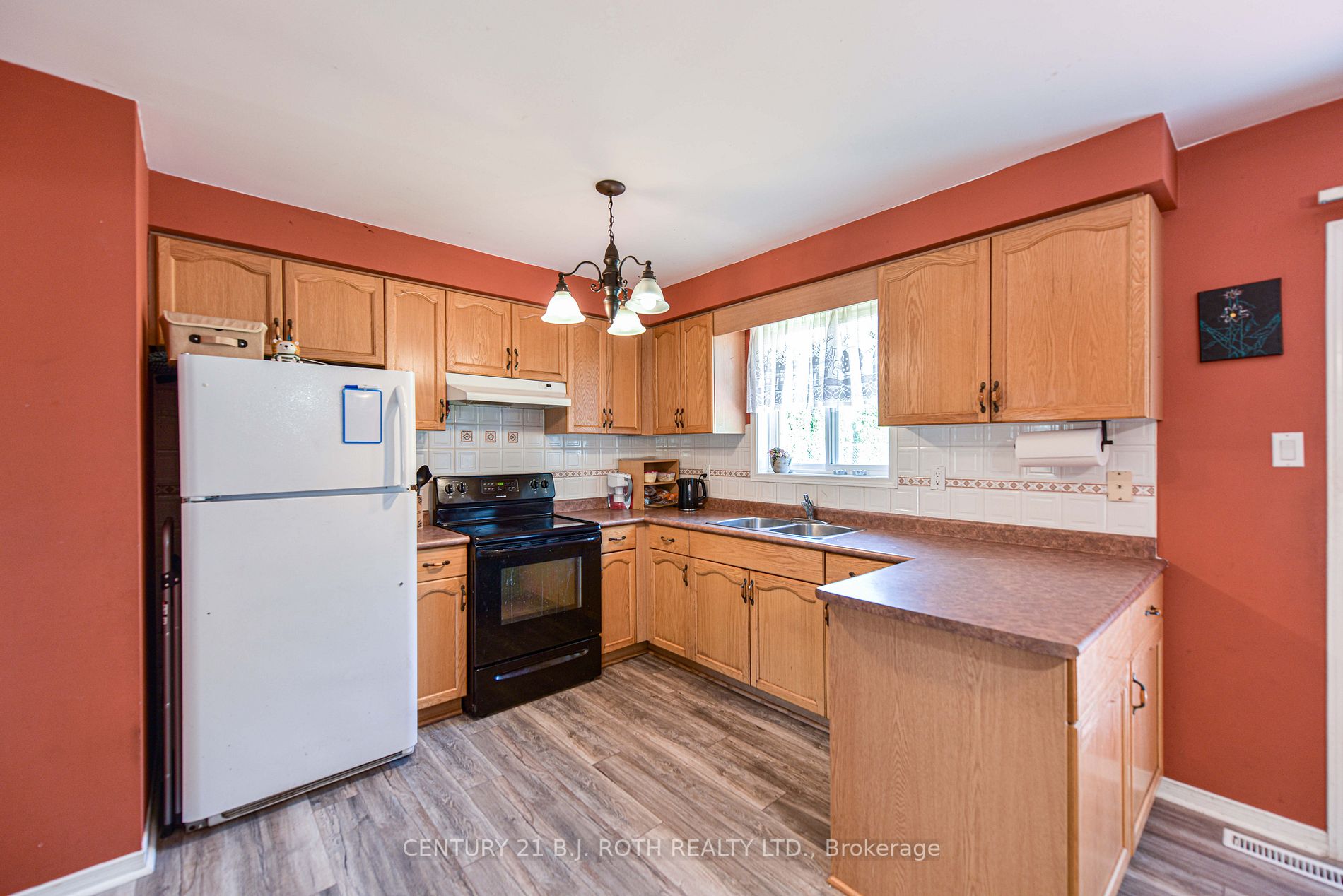 271 Collegiate Dr