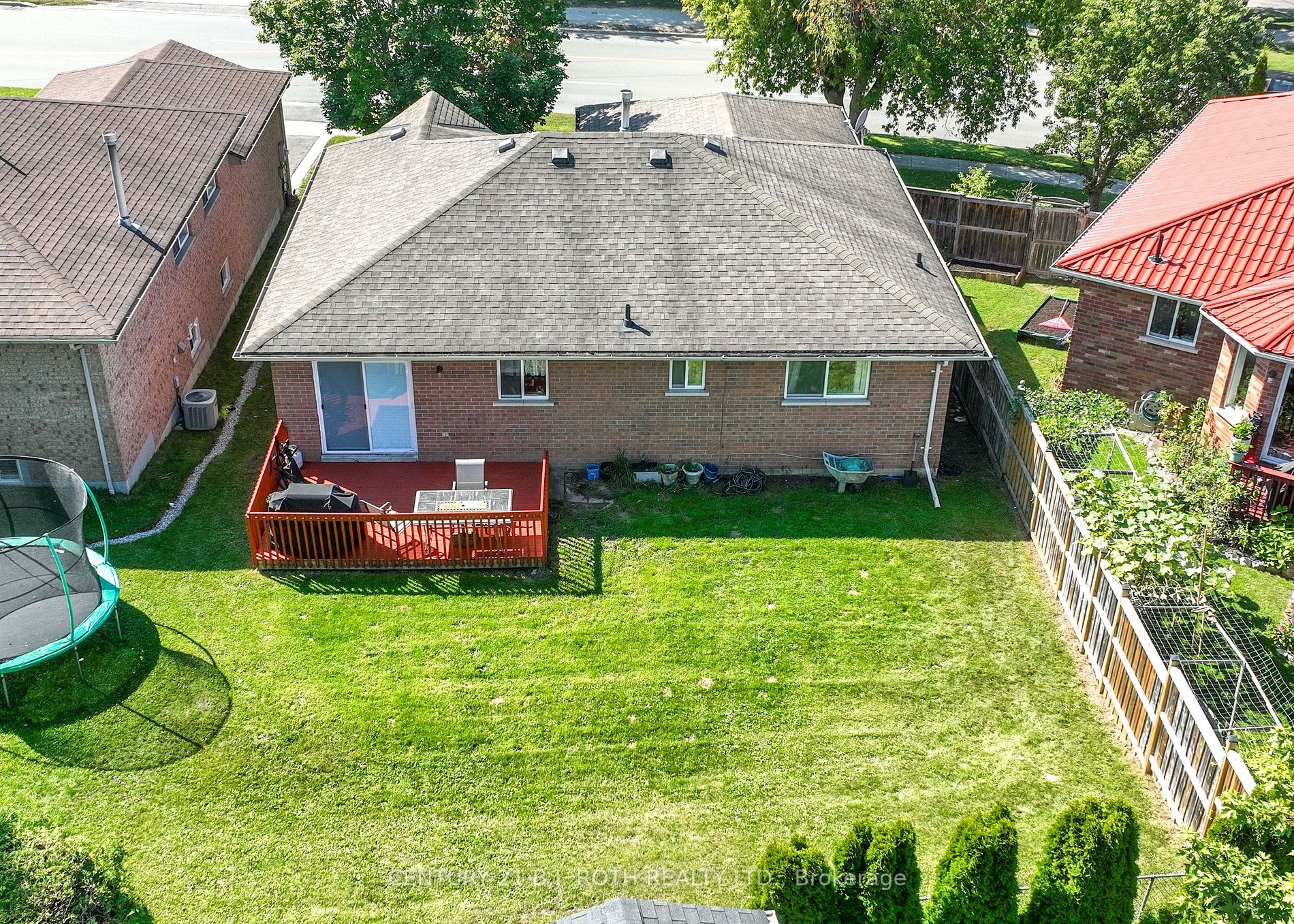 271 Collegiate Dr