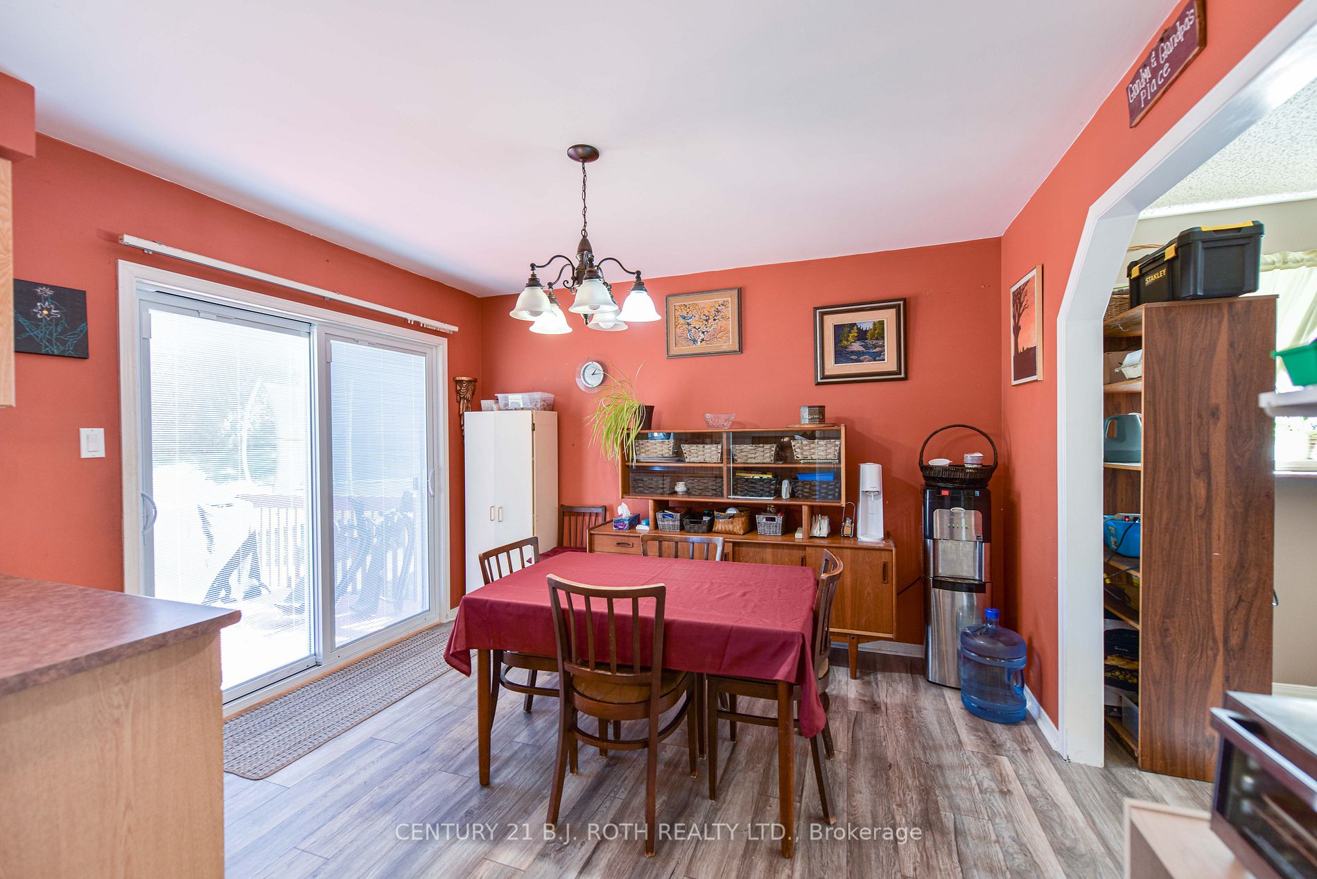271 Collegiate Dr
