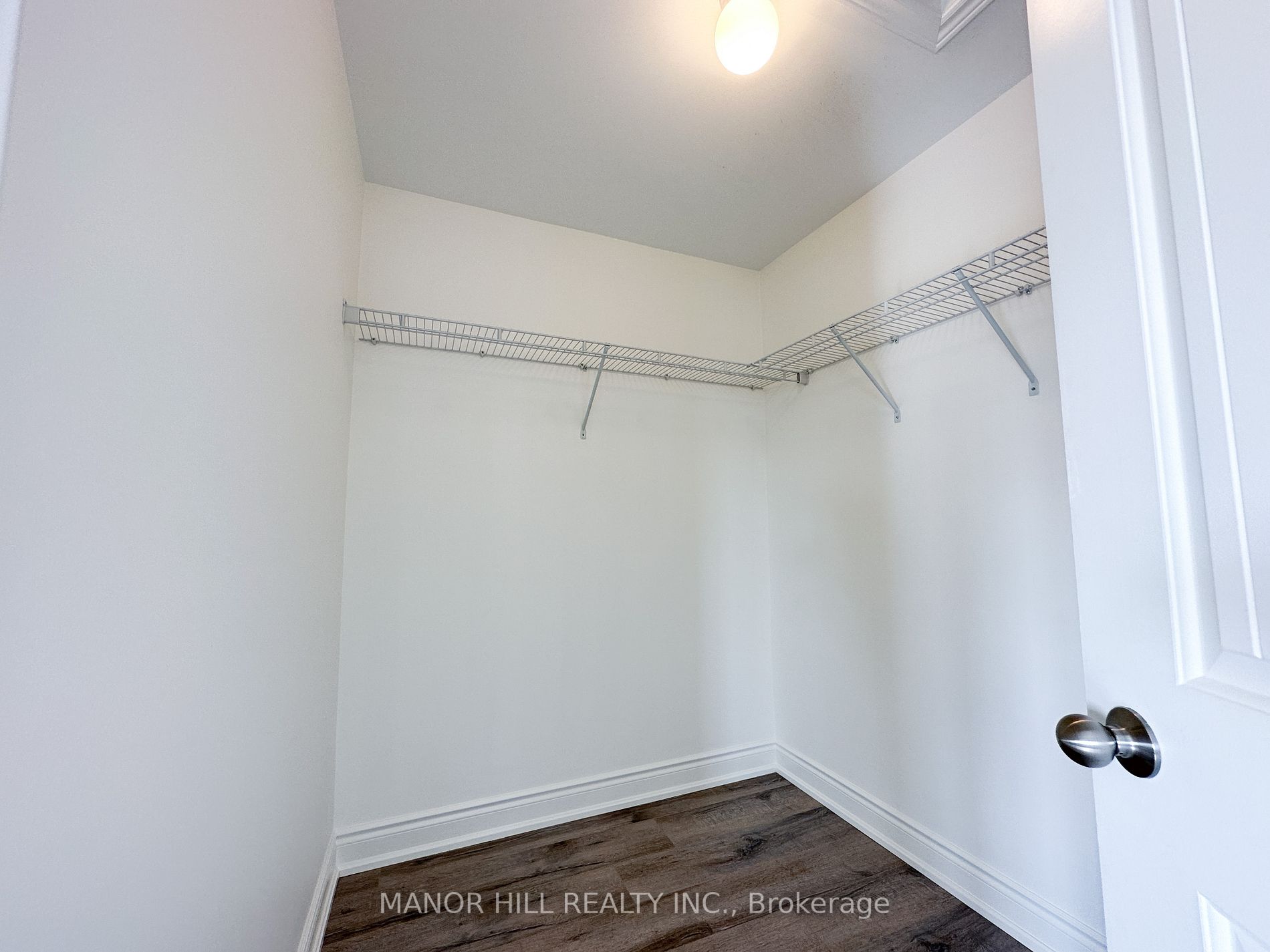46 Robertson St