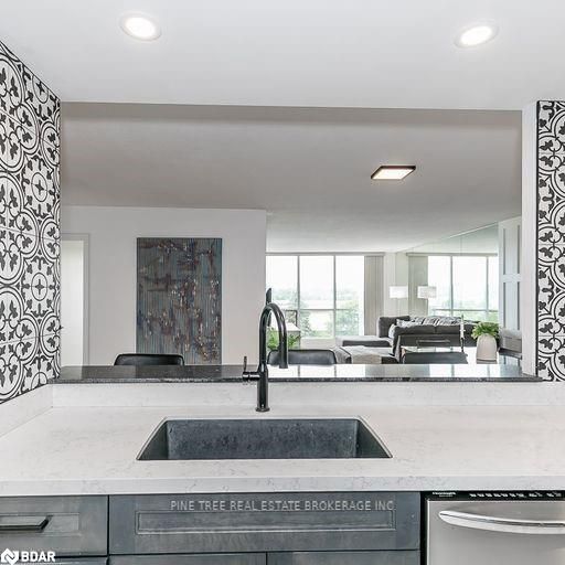 65 Ellen St, #306