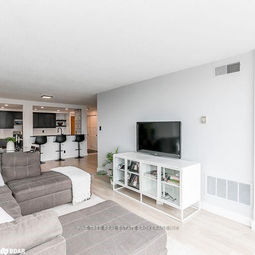 65 Ellen St, #306