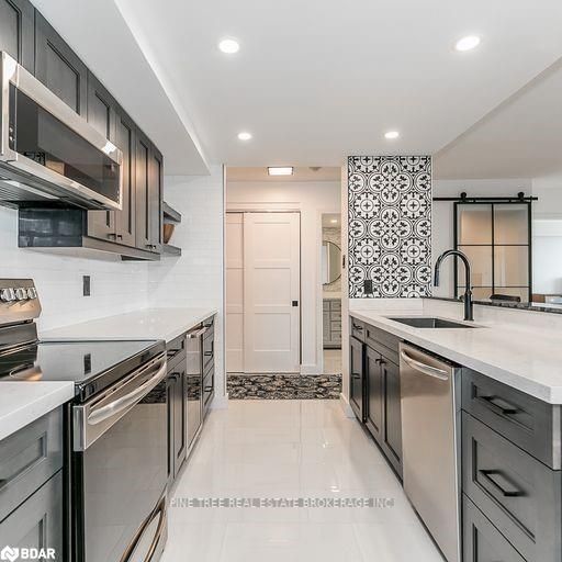 65 Ellen St, #306