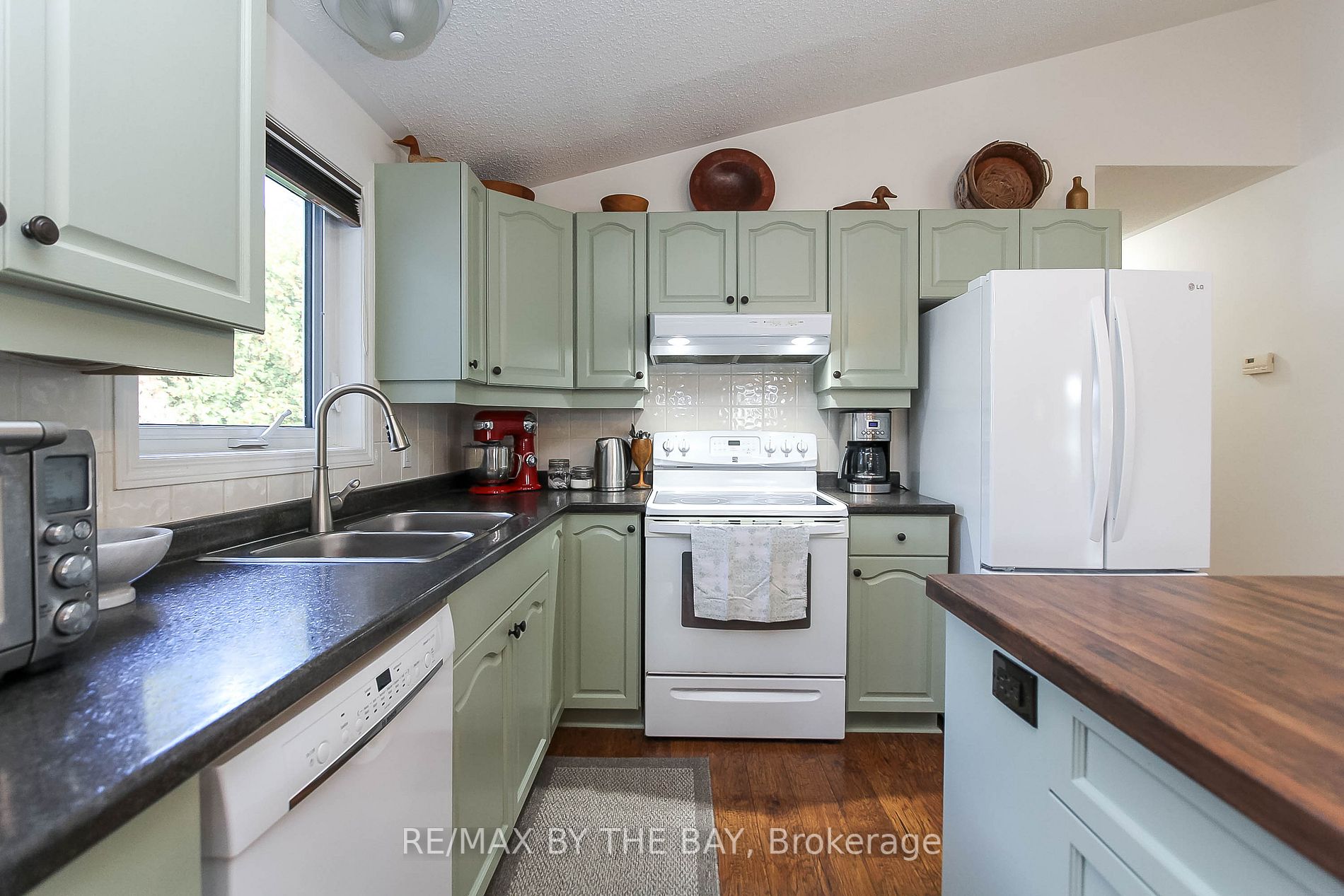 23 St. James Pl