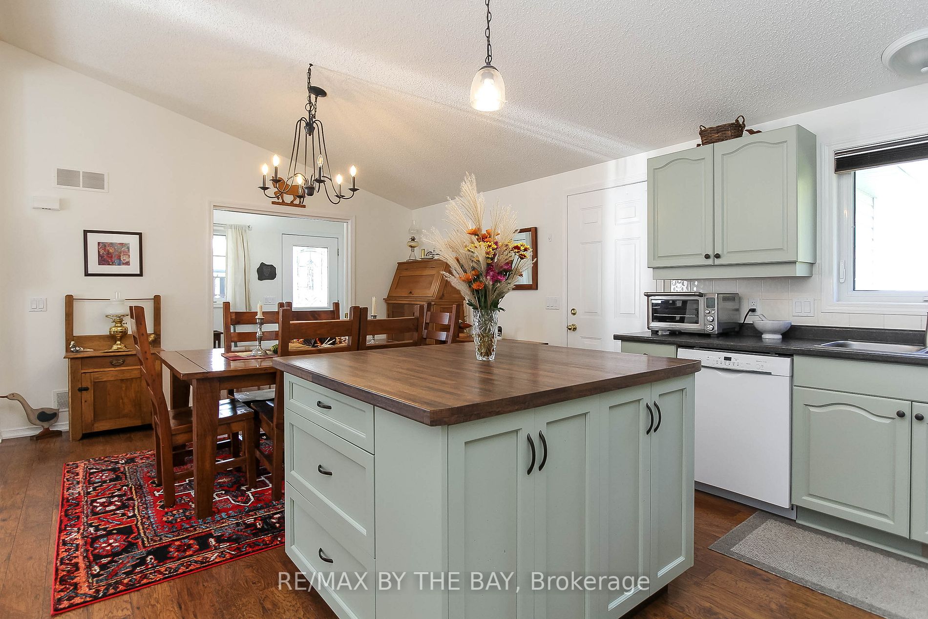 23 St. James Pl