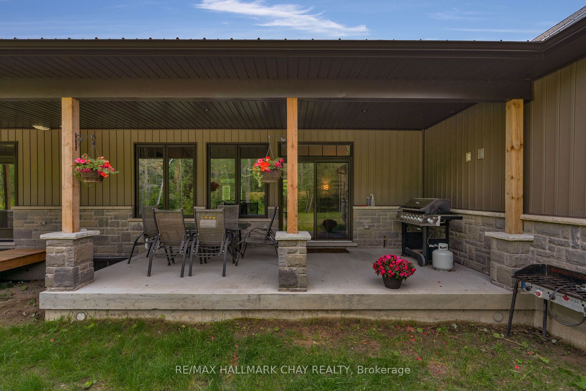 16 Whitetail Dr