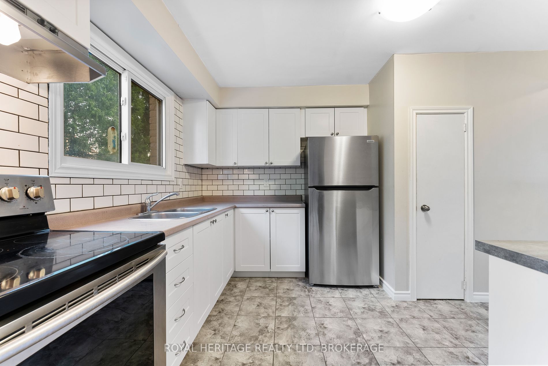1095 Mississaga St W, #55