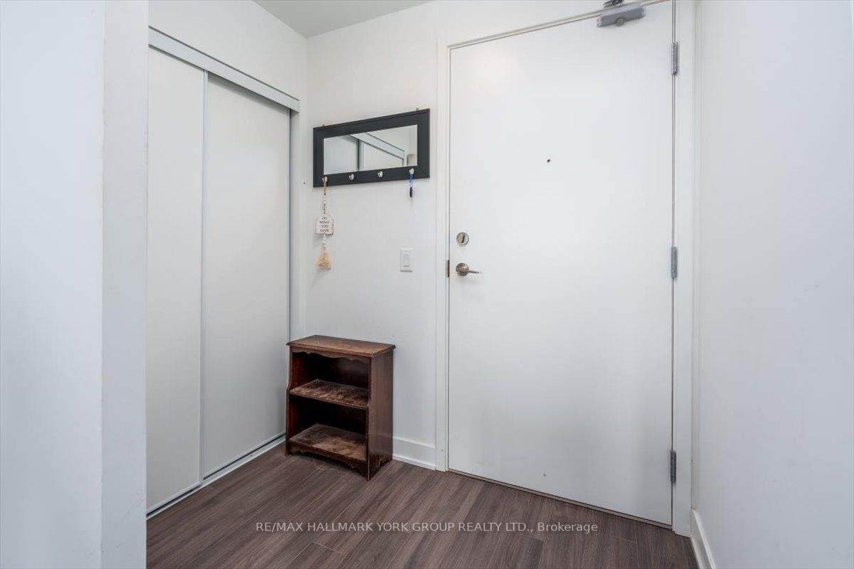 681 Yonge St, #216