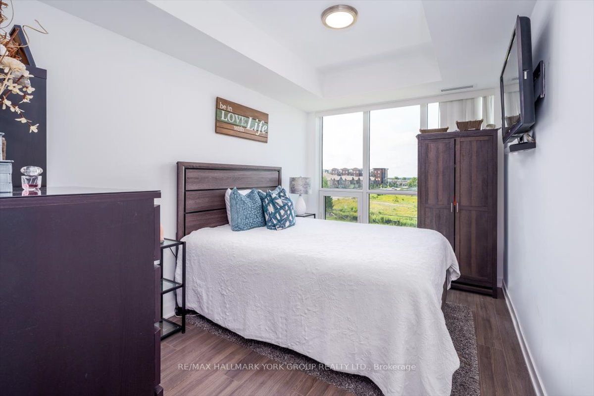 681 Yonge St, #216