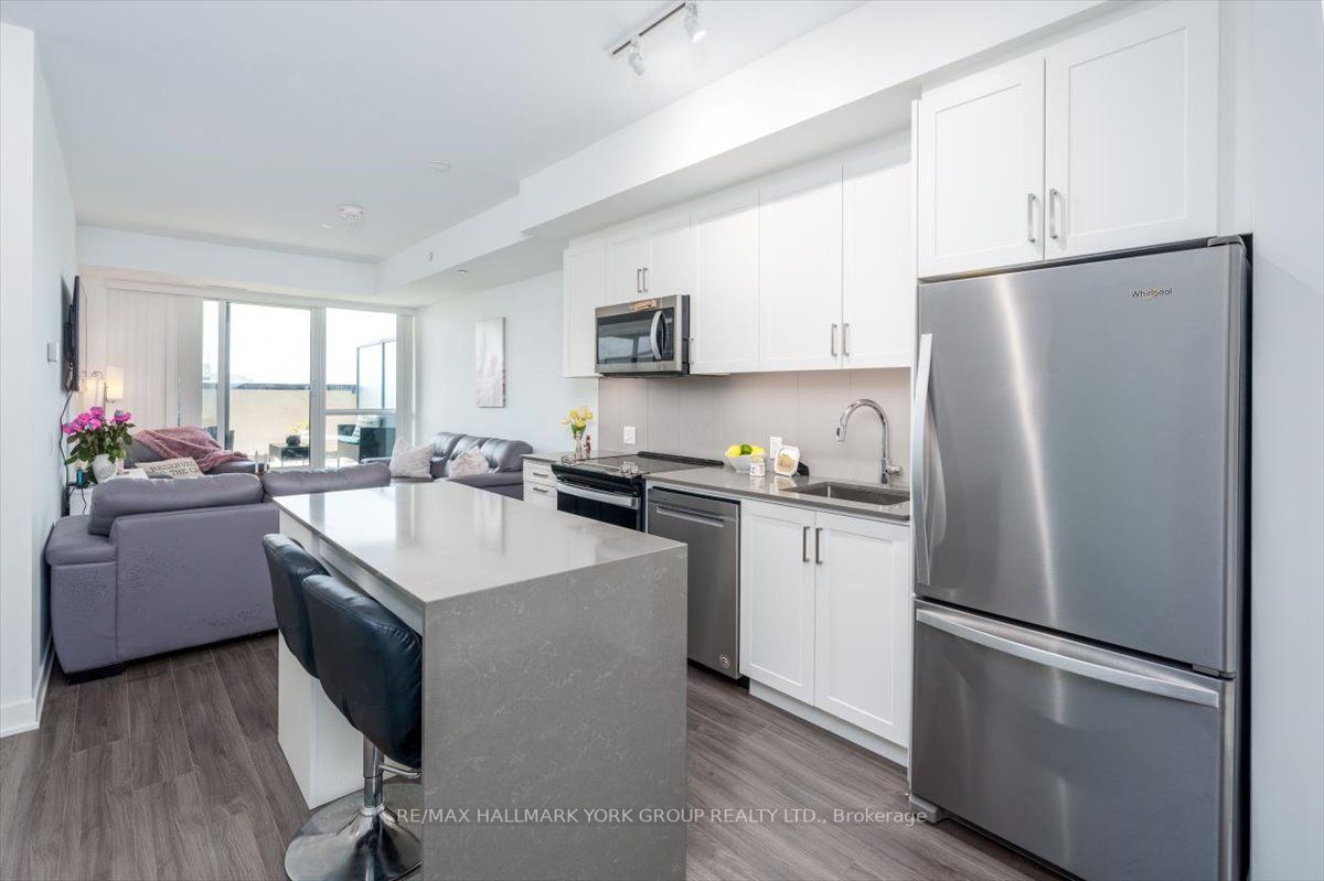 681 Yonge St, #216