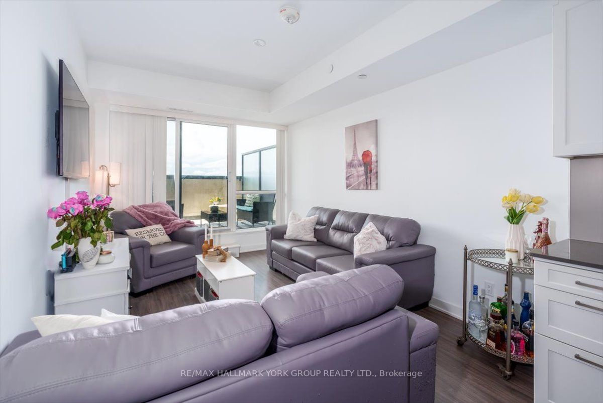 681 Yonge St, #216