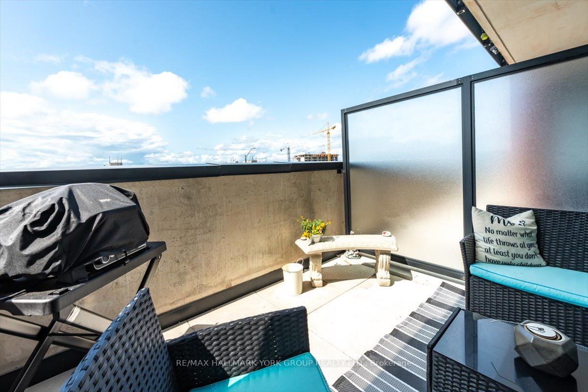 681 Yonge St, #216