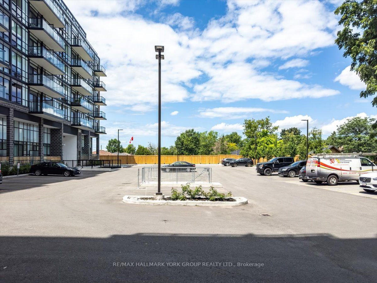 681 Yonge St, #216