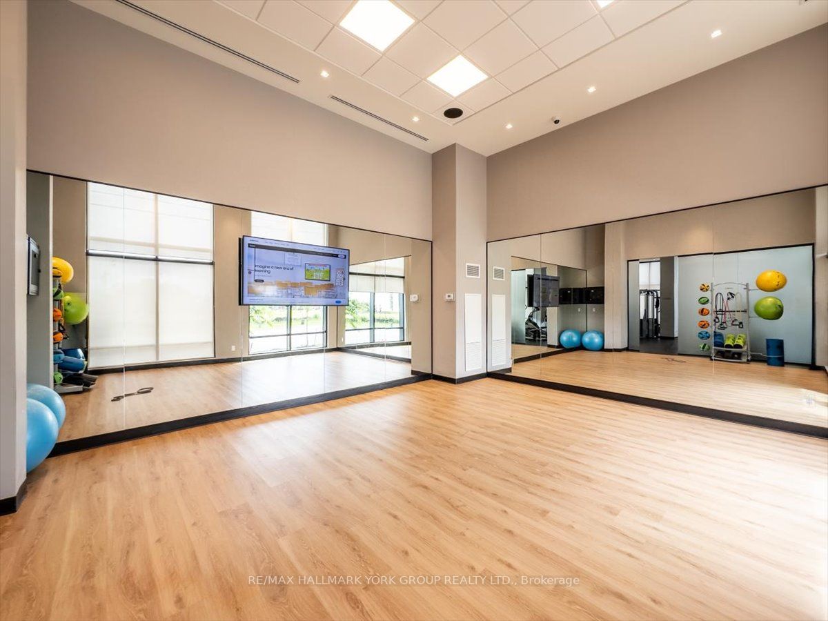 681 Yonge St, #216