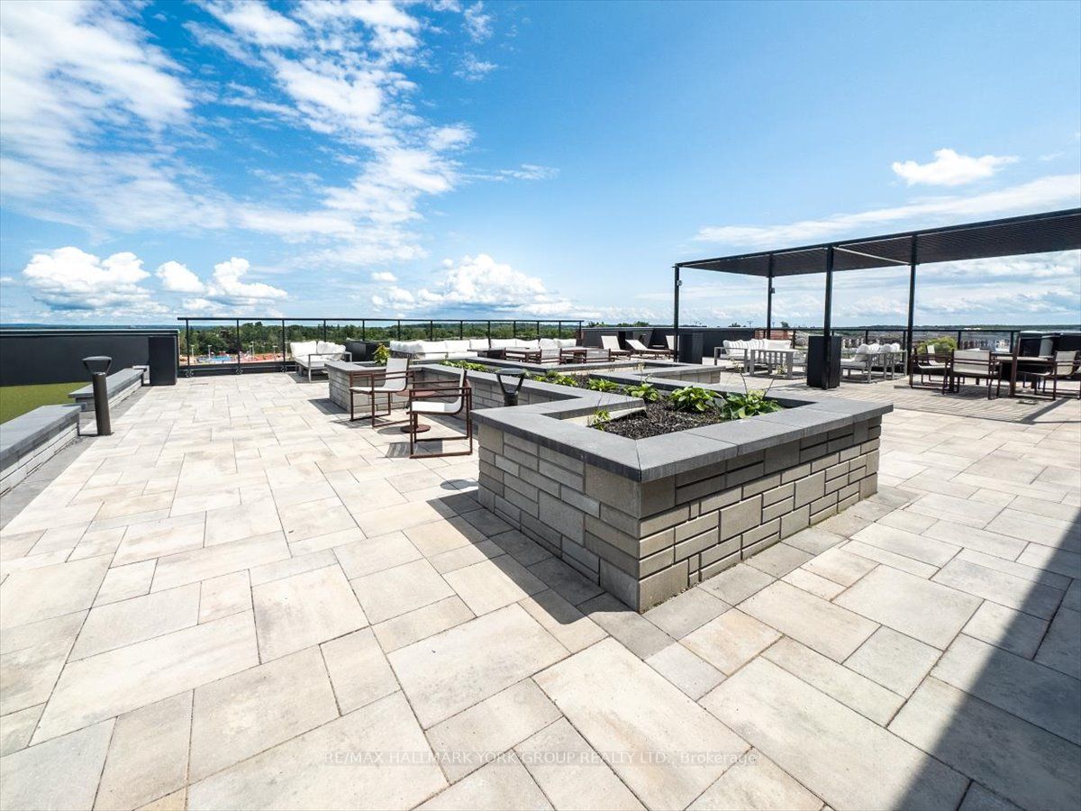 681 Yonge St, #216