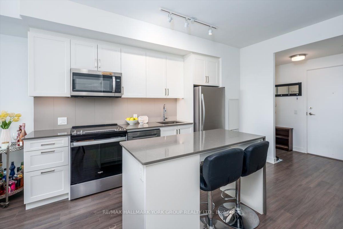 681 Yonge St, #216