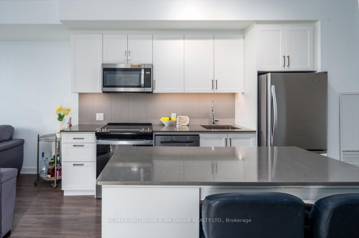 681 Yonge St, #216
