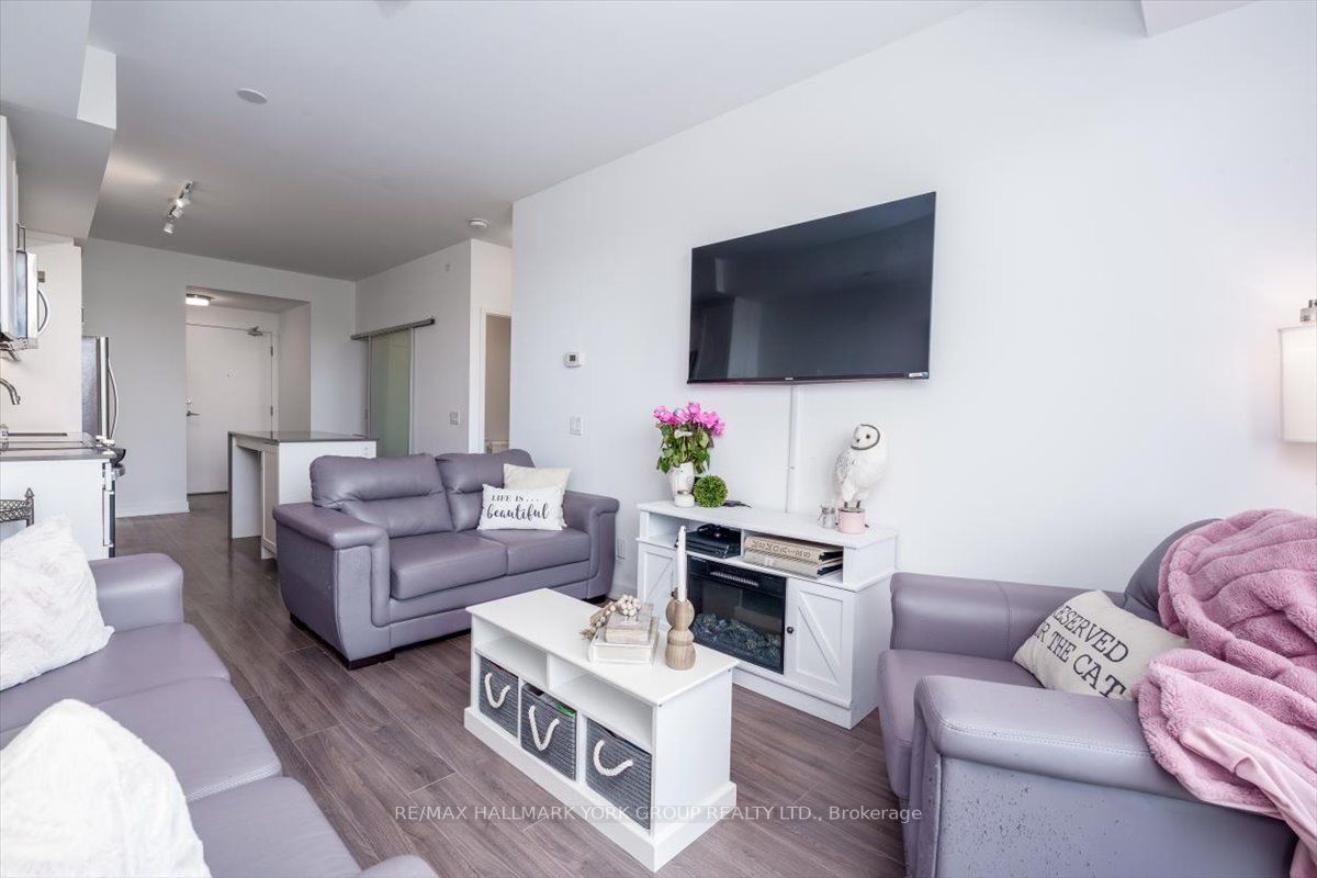 681 Yonge St, #216