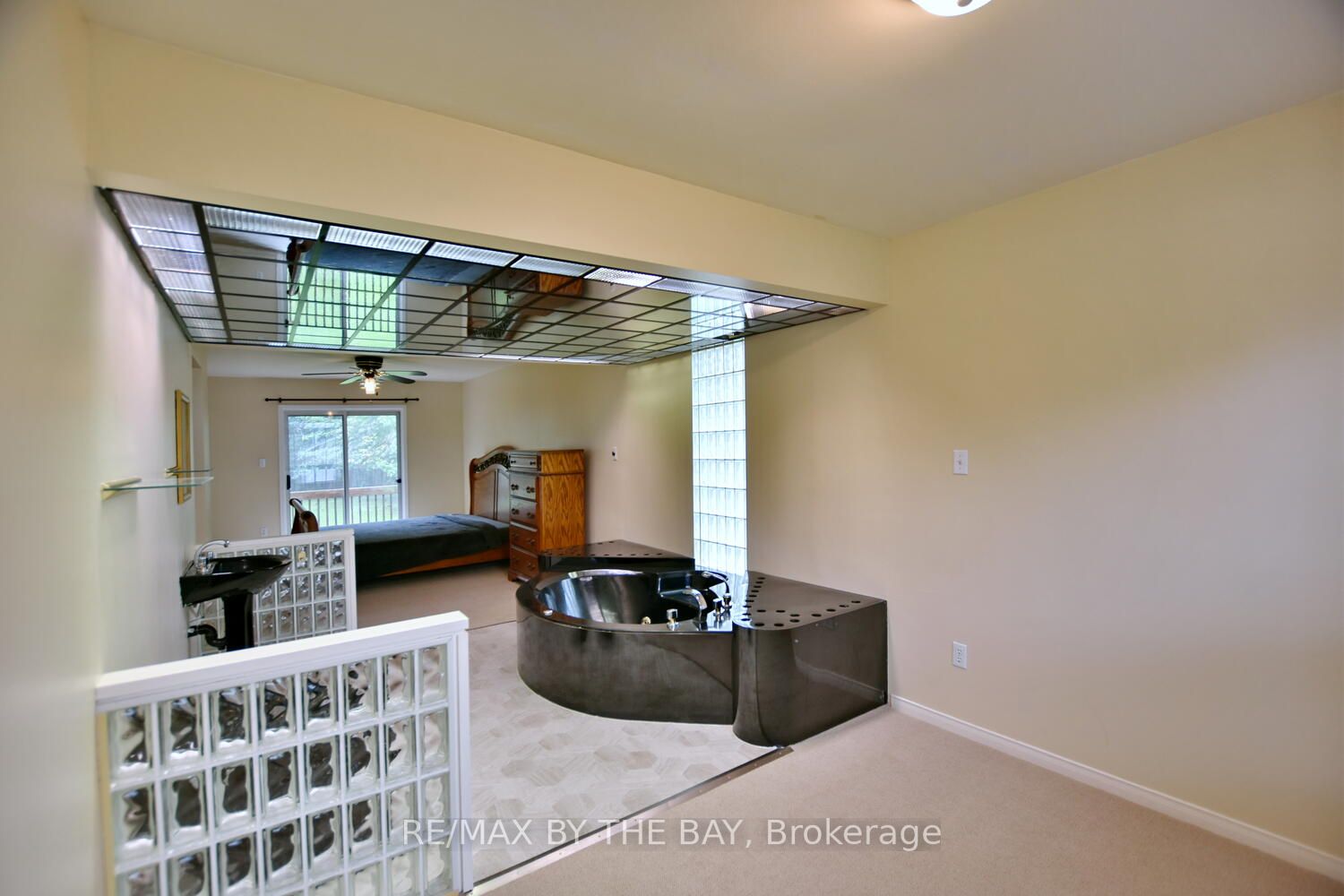 83 Royal Beech Dr