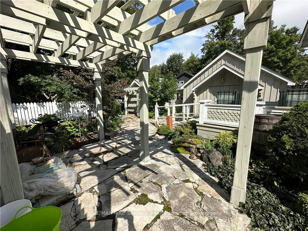 204 Weir St