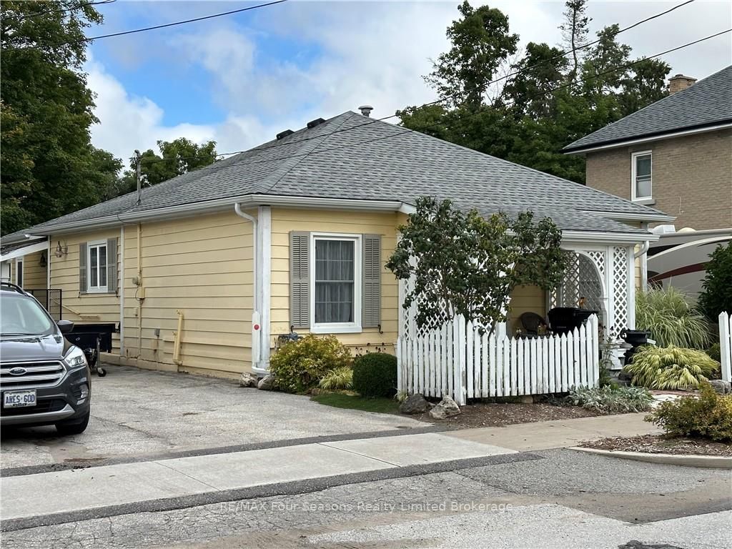 204 Weir St