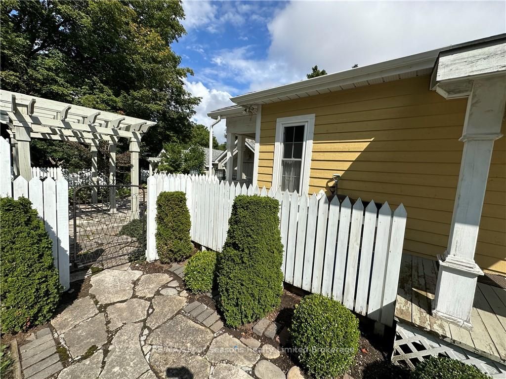 204 Weir St