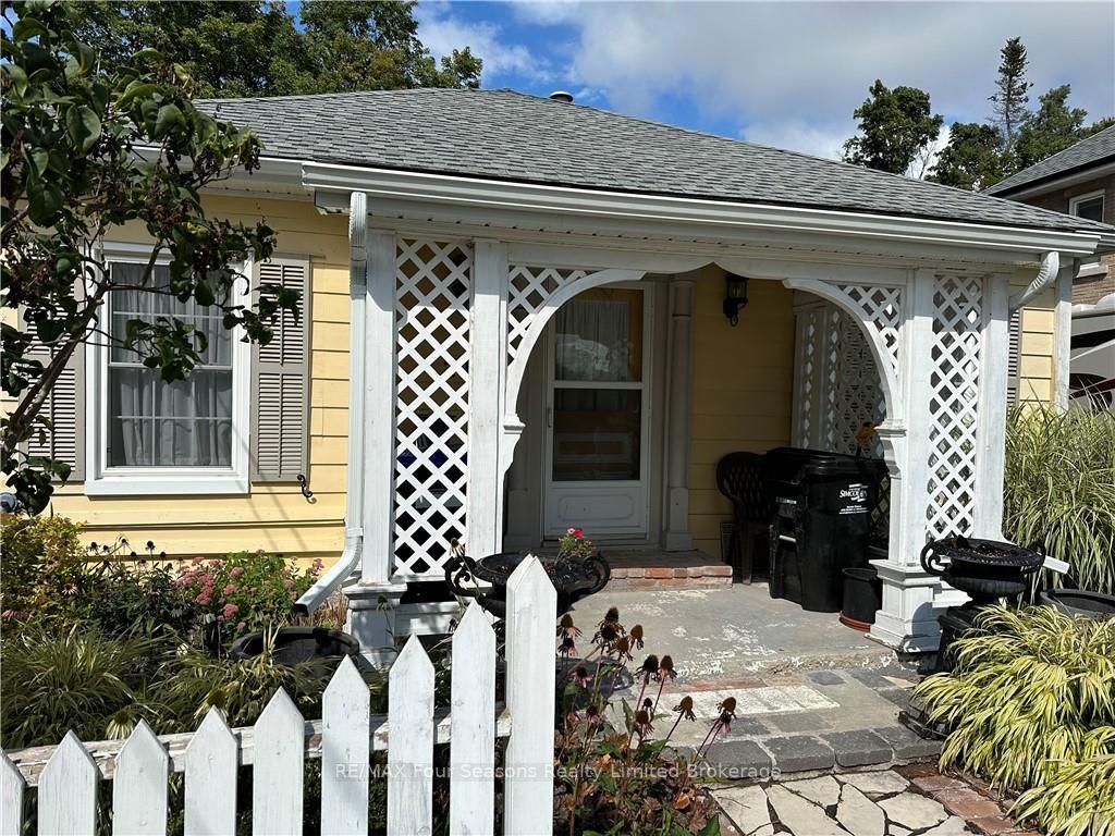 204 Weir St
