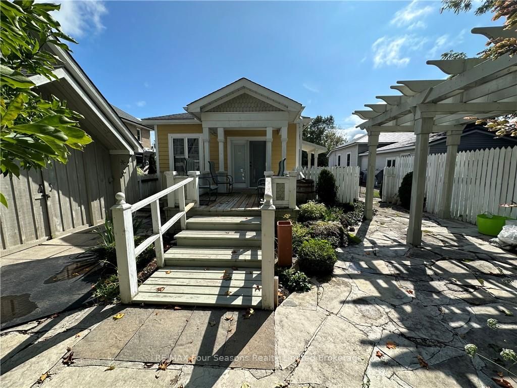 204 Weir St