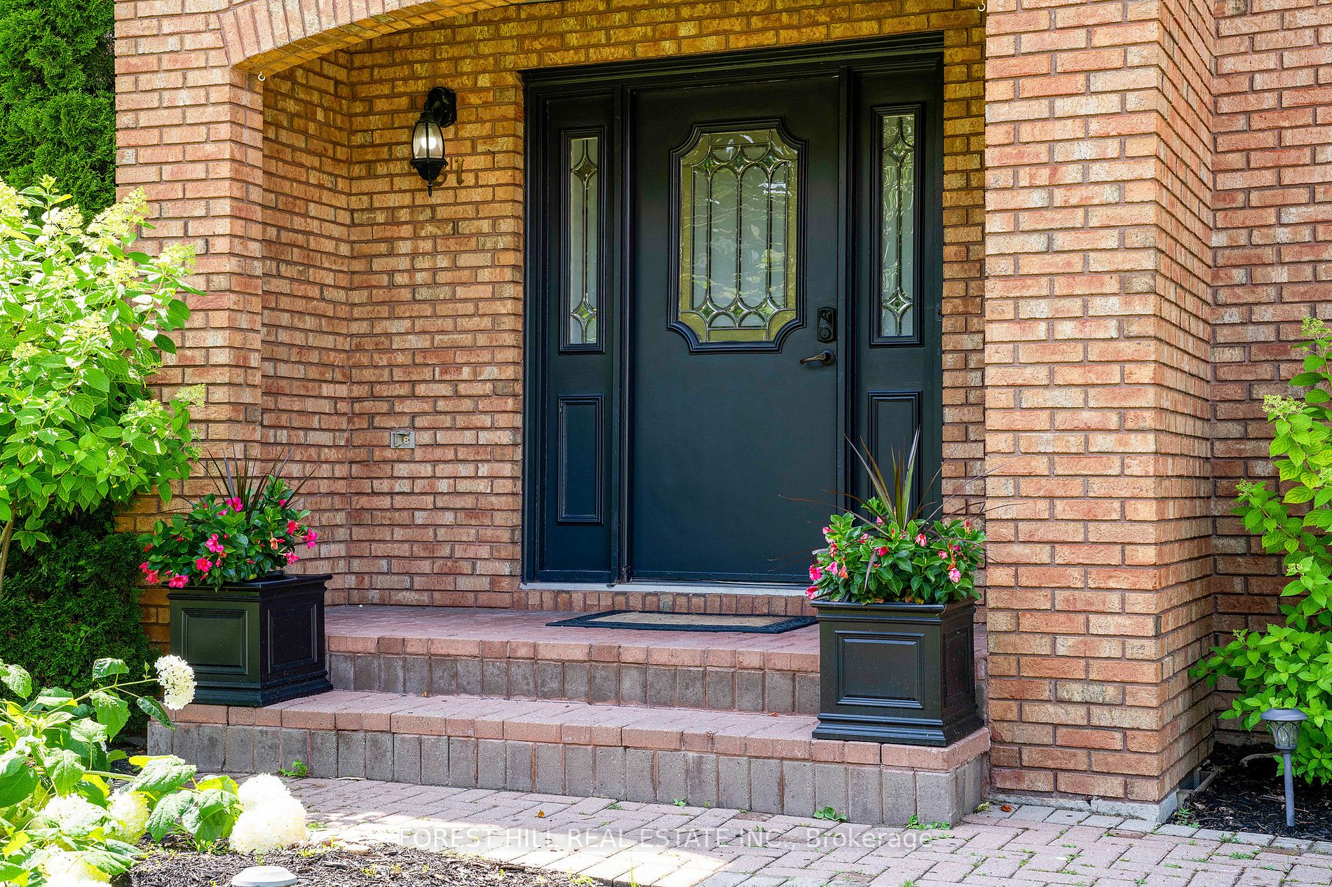 81 Lockhart Rd
