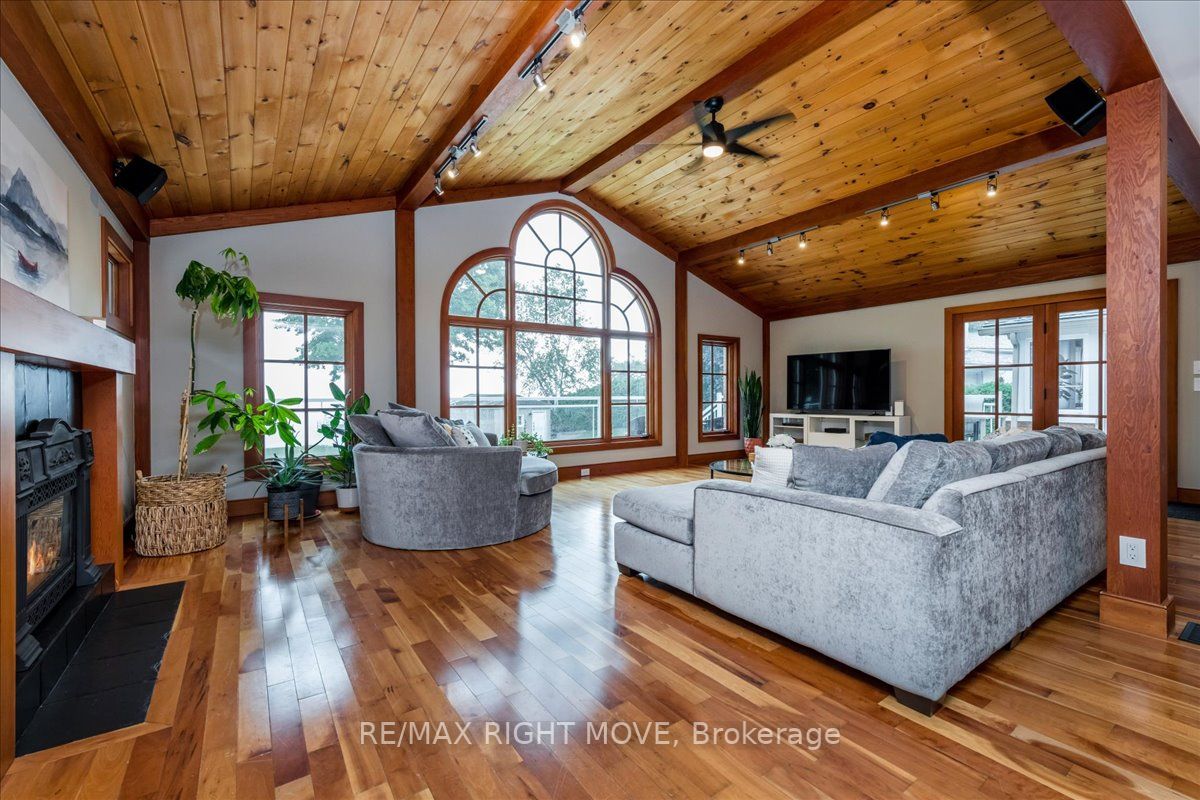 52 Maple Dr