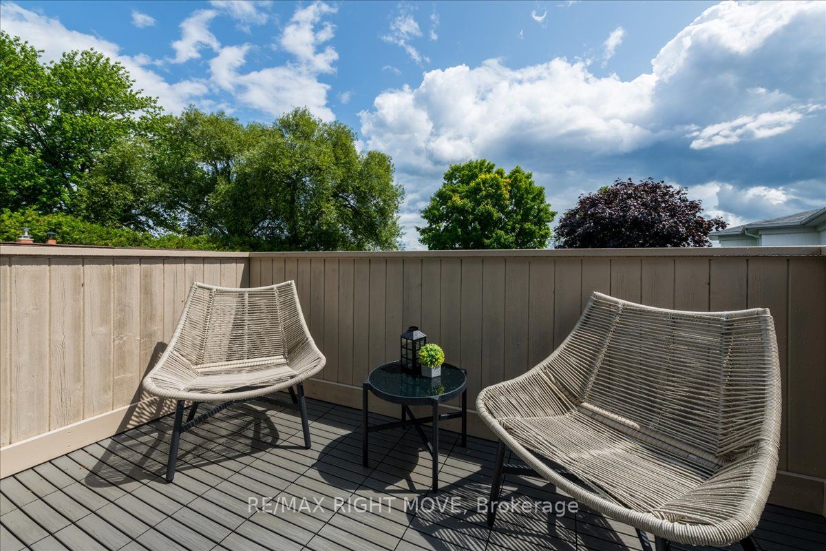 52 Maple Dr