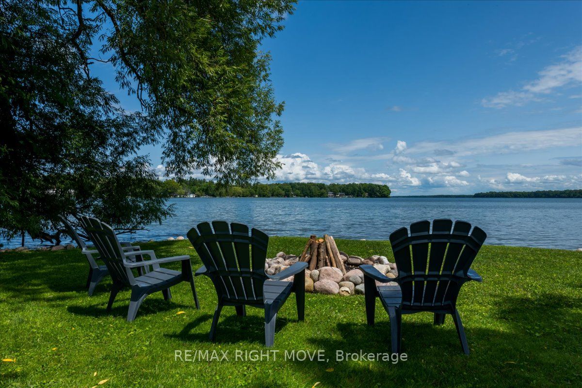 52 Maple Dr