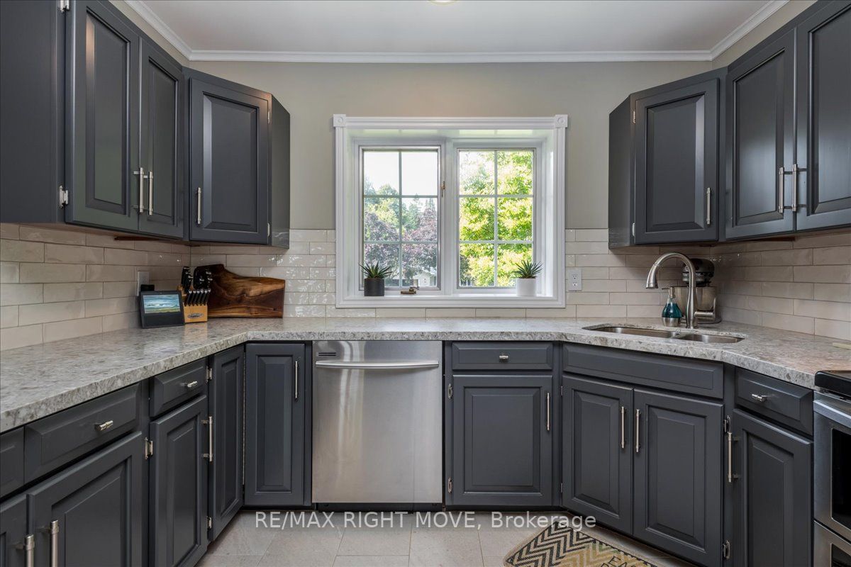 52 Maple Dr