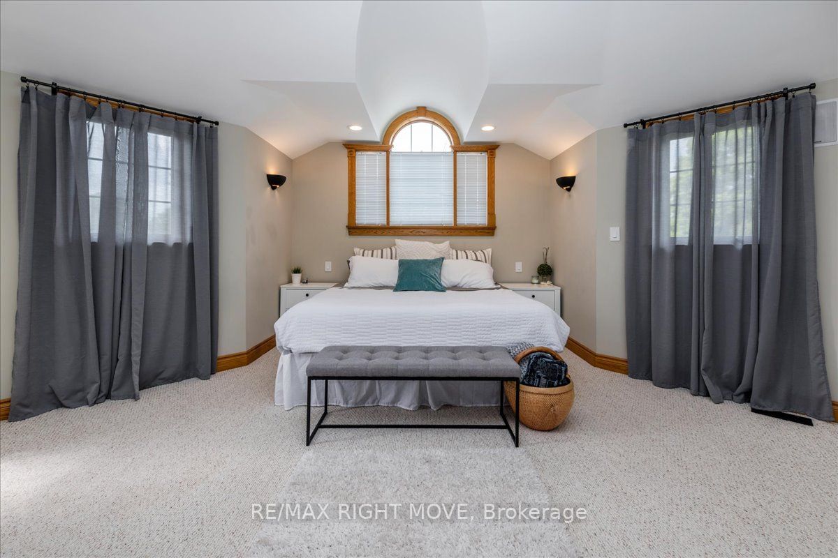 52 Maple Dr