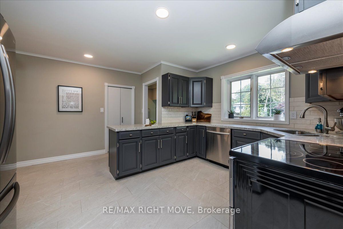 52 Maple Dr