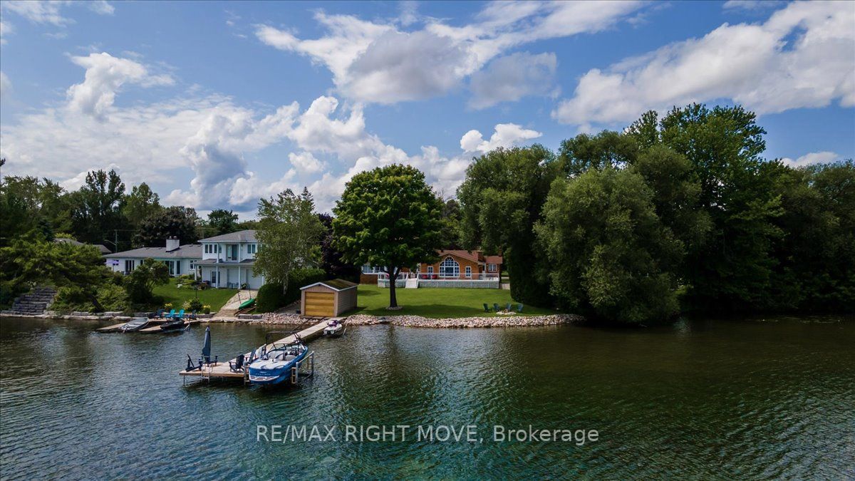 52 Maple Dr