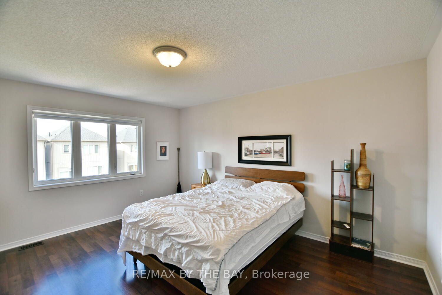 10 Barfoot St