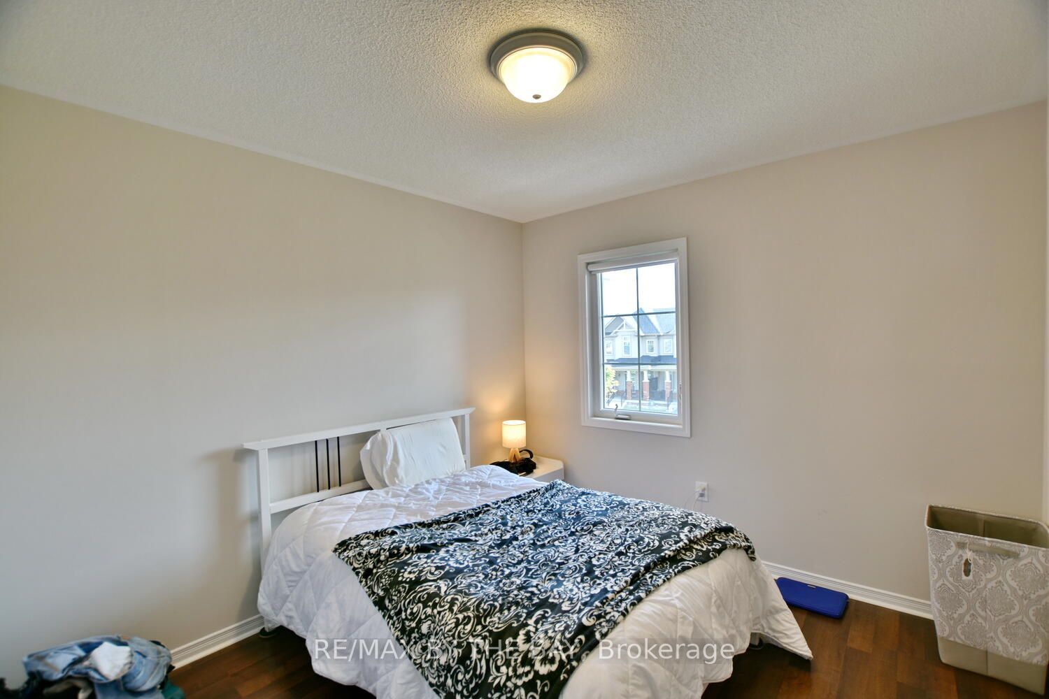 10 Barfoot St