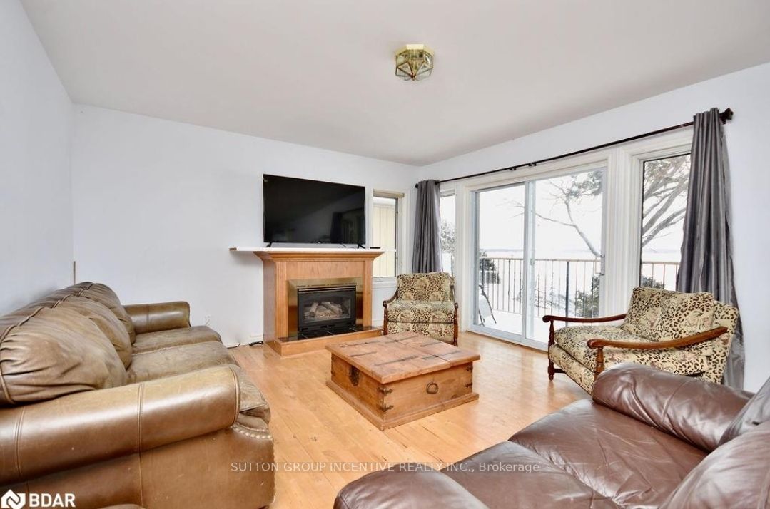 2999 Lakeside Dr