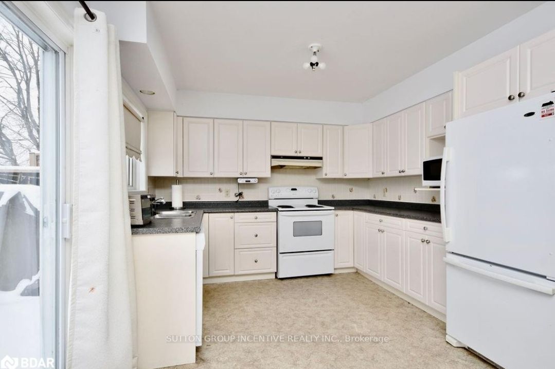 2999 Lakeside Dr